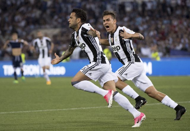Dani Alves celebrates his goal