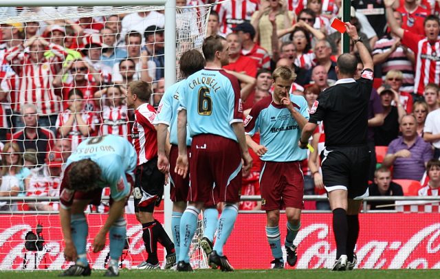 Sheffield United's Jamie Ward (second left) is sent off by referee Mike Dean (Steve Parsons/PA)