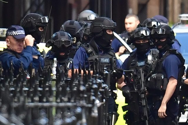 Armed police on St Thomas Street