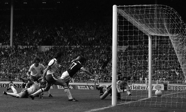 Kenny Dalglish silences Wembley