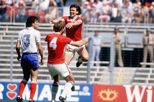 Bryan Robson celebrates his early goal with Terry Butcher