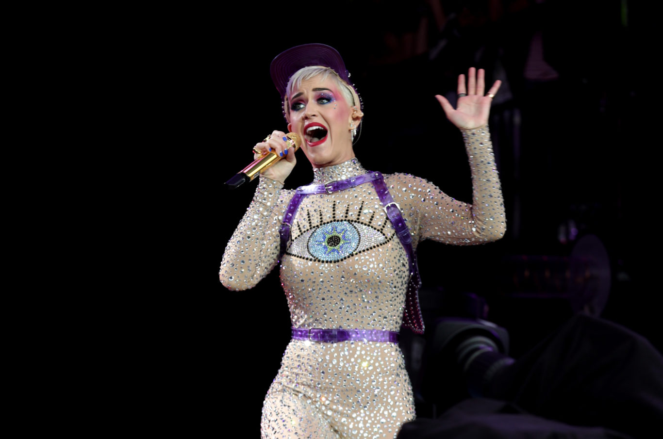 Katy Perry Joins Crowd At Glastonbury | Messenger Newspapers