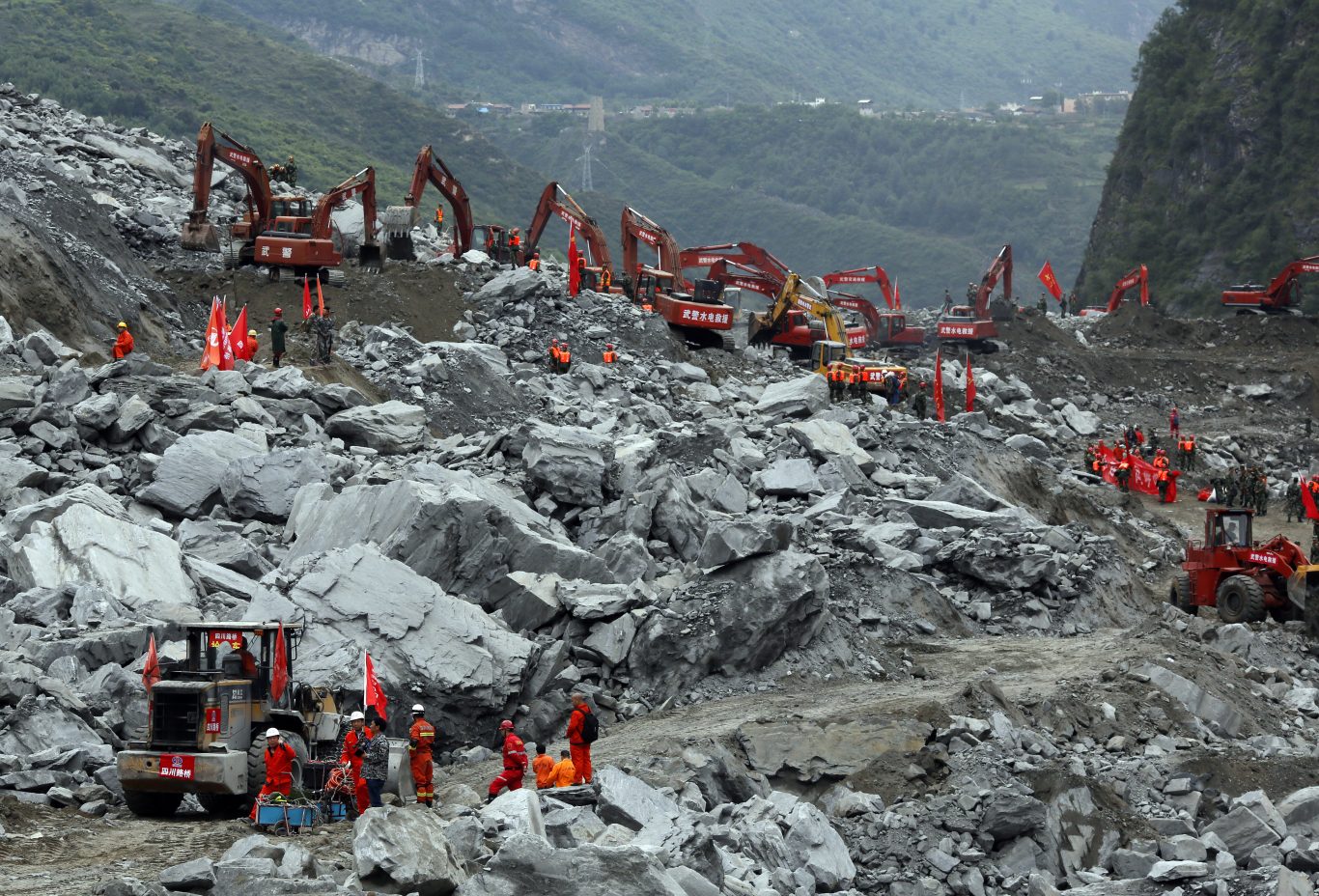 Rescuers ordered to leave amid fears over second China landslide