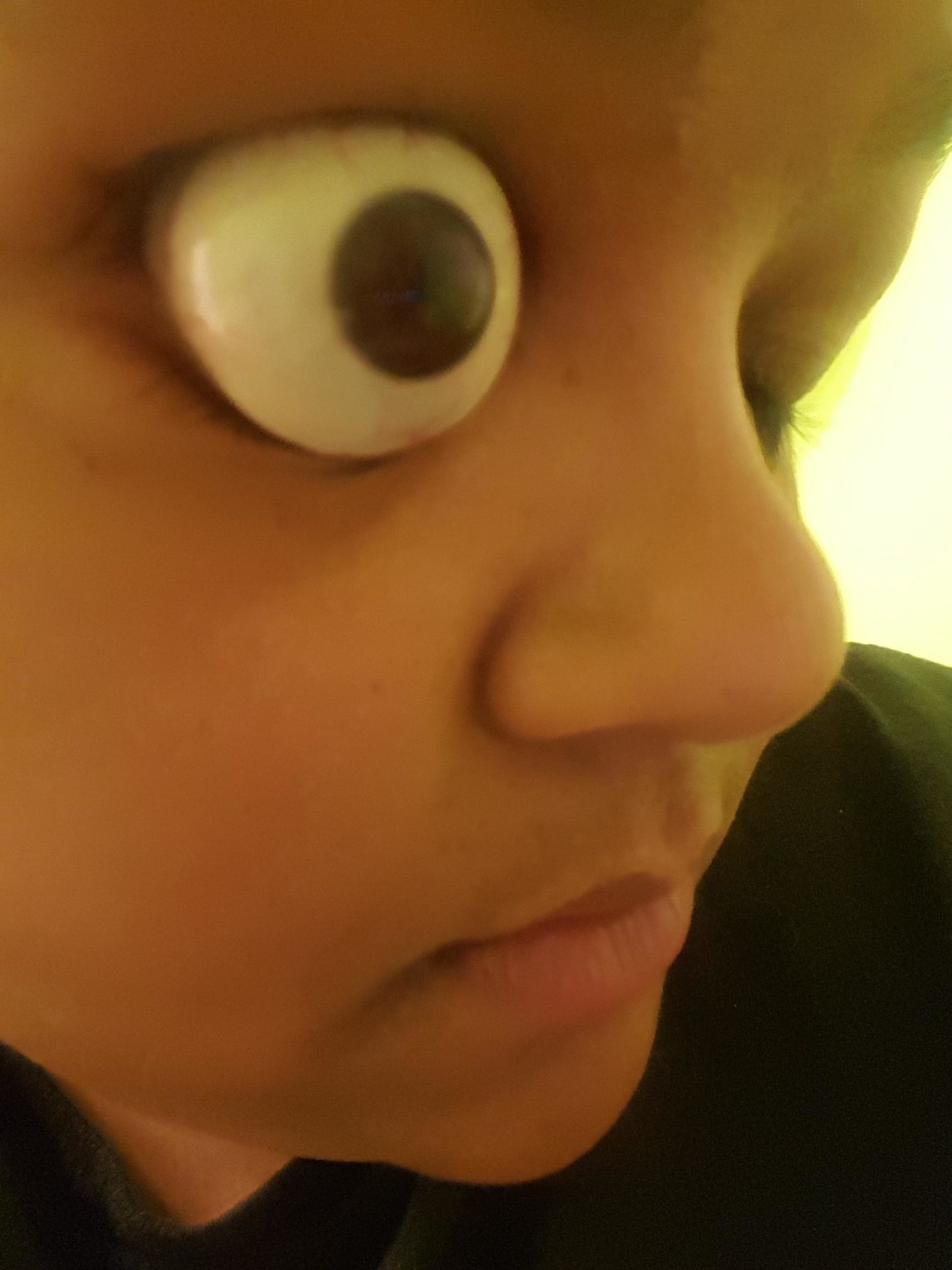 eyeballs touching