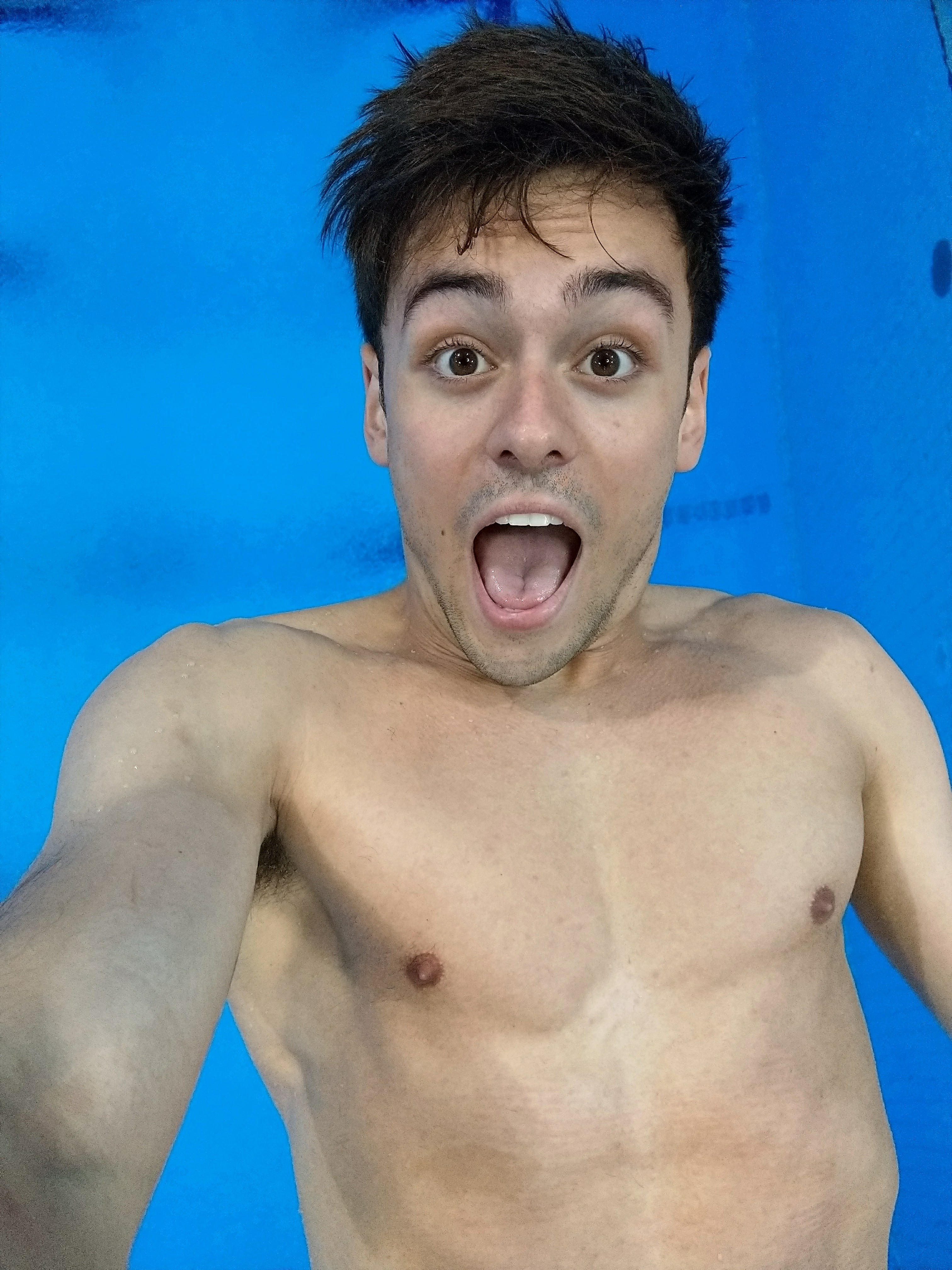 Tom Daley takes a selfie mid dive