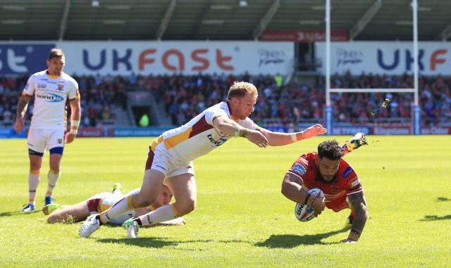 Ben Murdoch-Masil scores a try