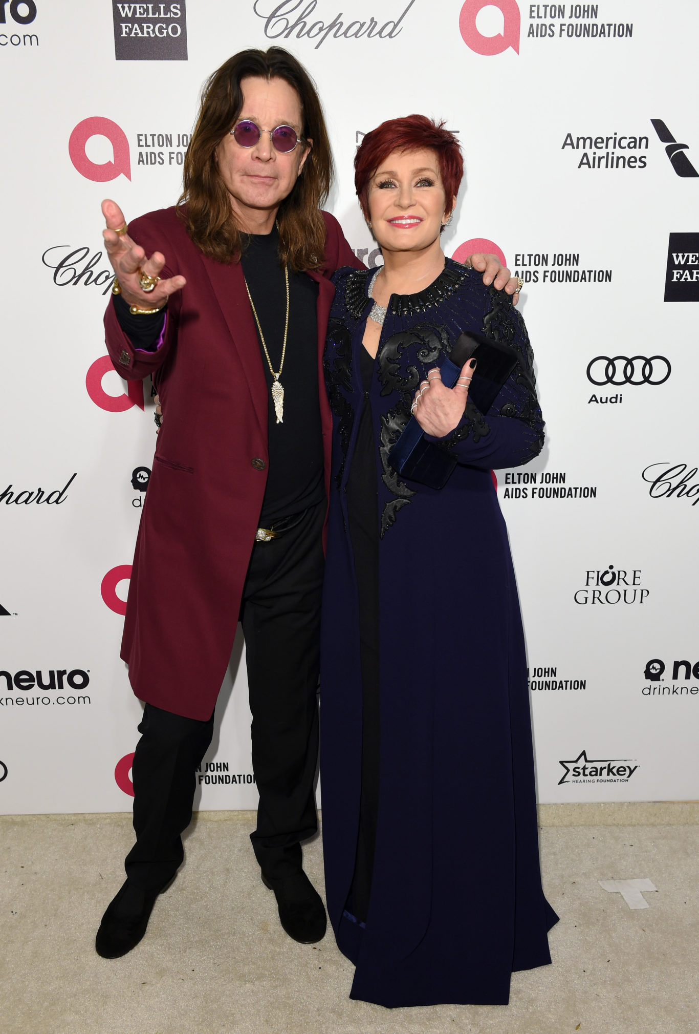 Incredible! Robbie Williams Pays Tribute To Ozzy Osbourne In Stunning "Angels" Performance (Berlin Fan Video) - 7d0b6ih