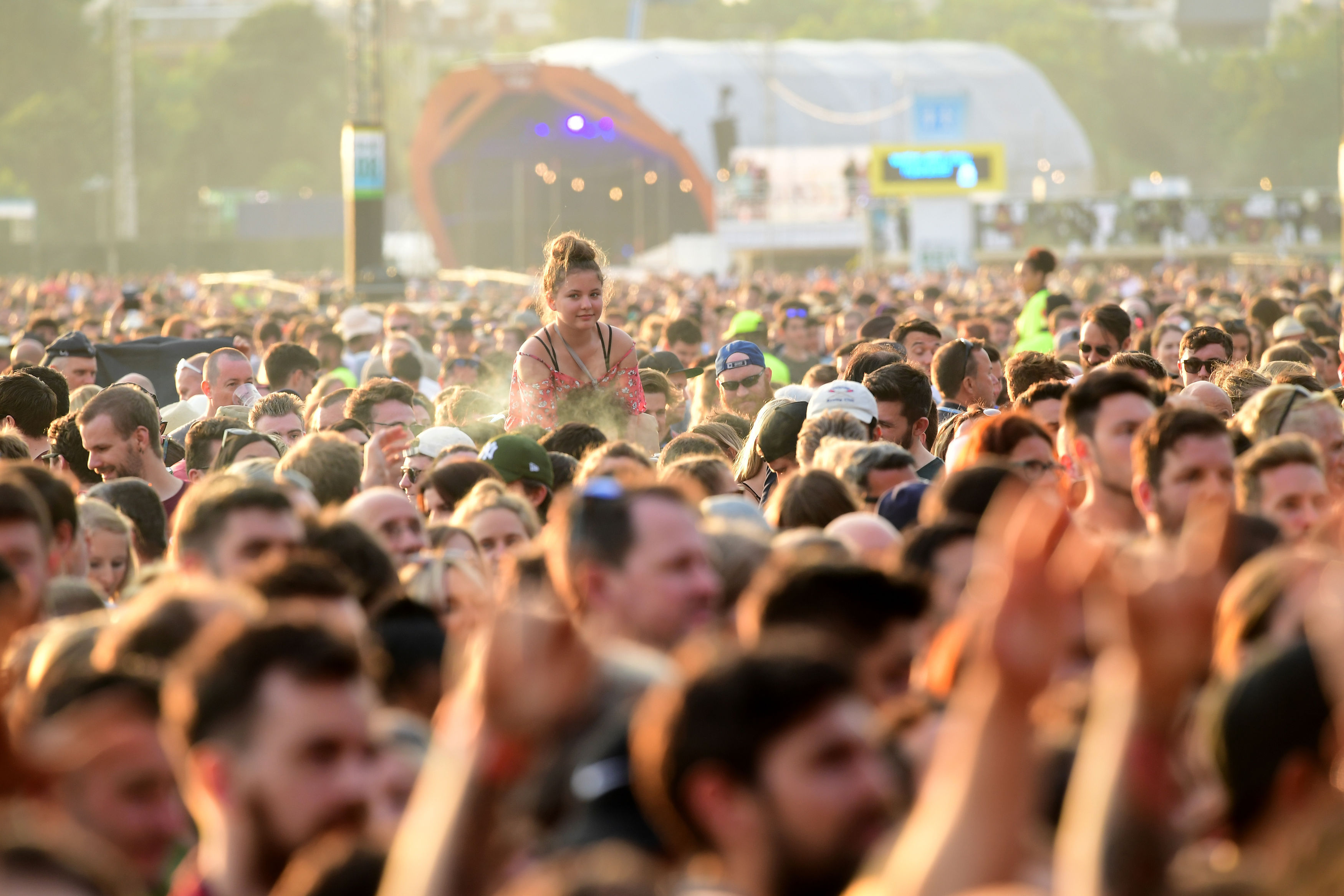 Kings Of Leon Hyde Park crowd