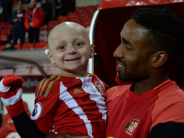 Bradley Lowery with Sunderland's Jermain Defoe (Anna Gowthorpe/PA)