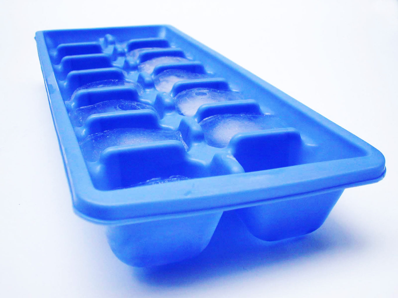 Scientists set the record for creating the ‘squarest’ ice cubes BT