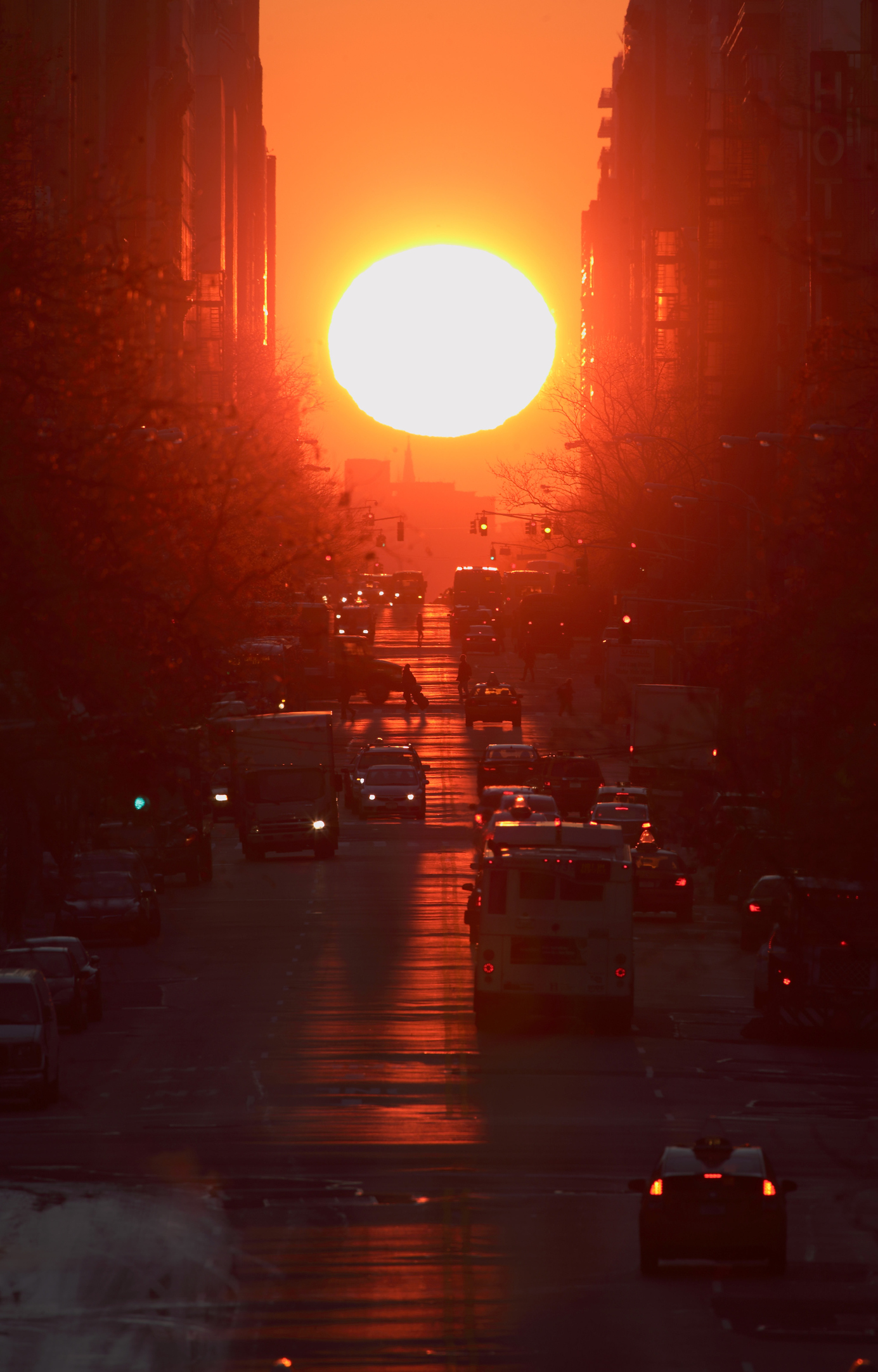 Manhattanhenge in New York (EarthScapeImageGraphy/Getty Images)