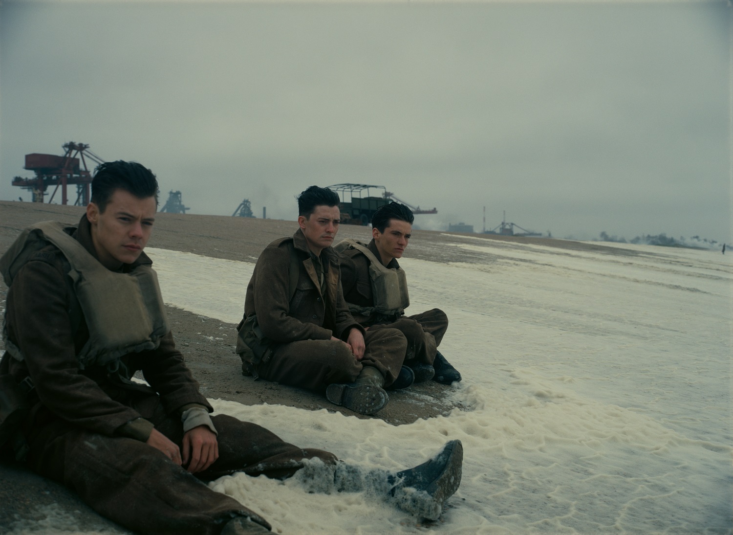 (L-R) Harry Styles as Alex, Aneurin Barnard as Gibson and Fionn Whitehead as Tommy in the Warner Bros. Pictures action thriller "DUNKIRK," a Warner Bros. Pictures release © 2017 WARNER BROS. ENTERTAINMENT INC. ALL RIGHTS RESERVED . Photo Credit: Melinda Sue Gordon.