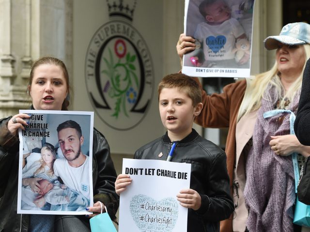 Supporters of Charlie's parents (David Mizoeff/PA)