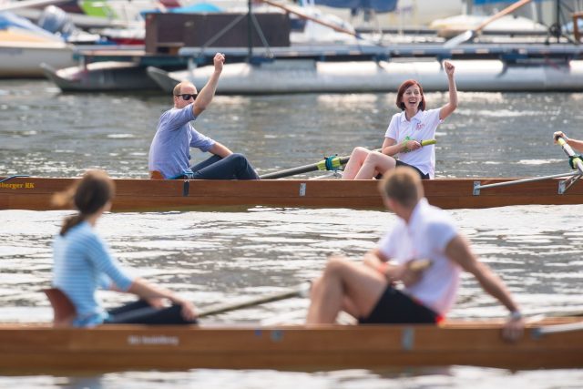 William and Kate in rowing boats
