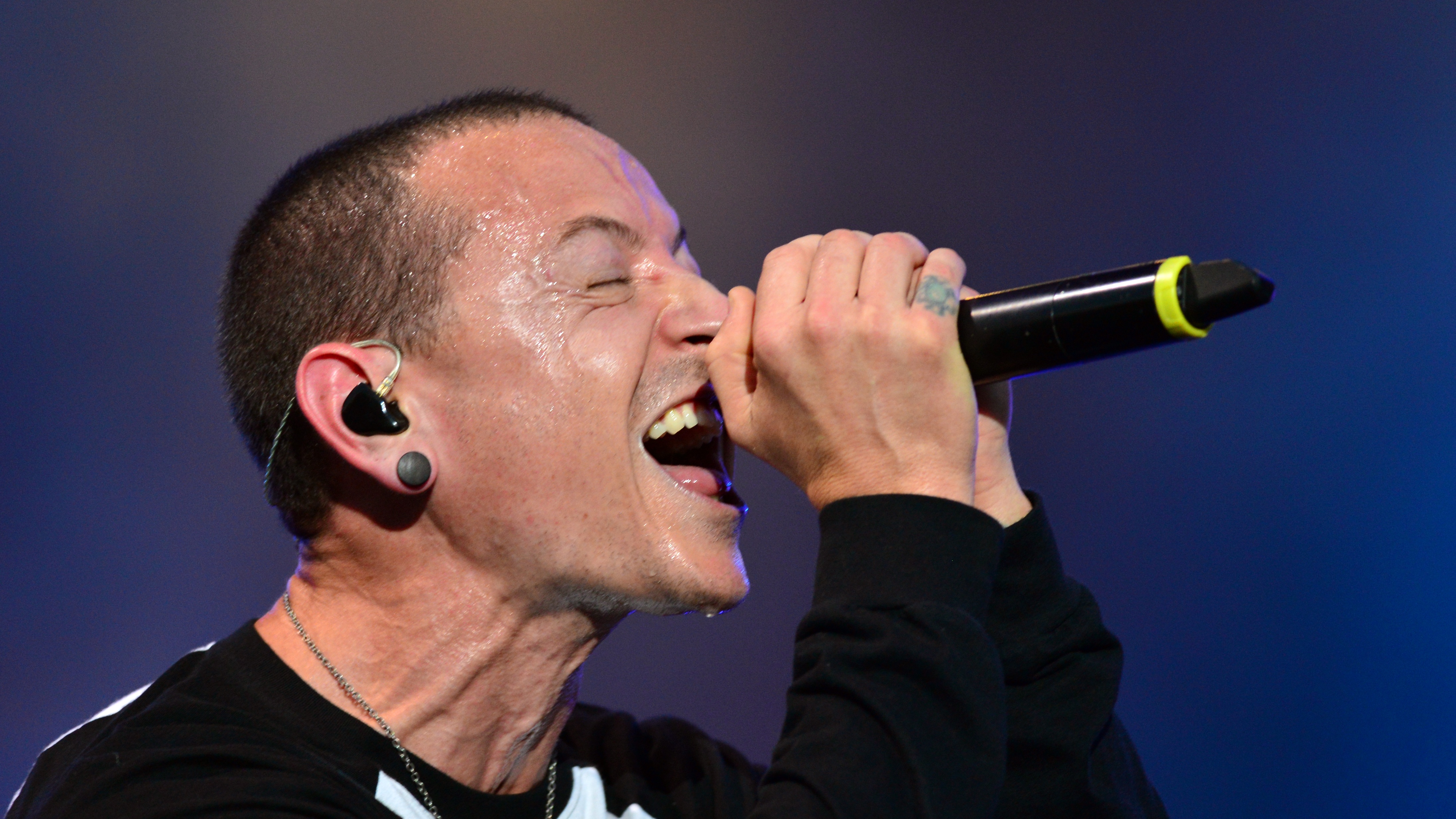 After Chester Bennington's death, Linkin Park returns to the charts