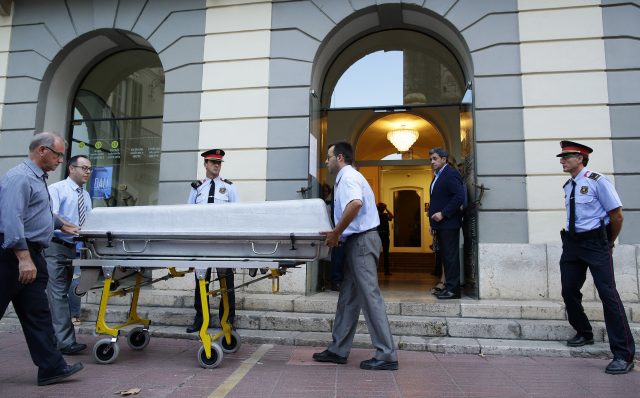 Workers bring a casket to the Dali Theatre Museum in Figueres, Spain
