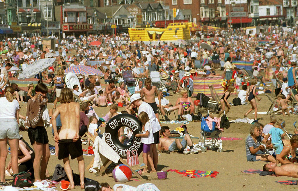 Hundreds of sun worshippers flocked to the south bay at Scarbrough, North Yorkshire.