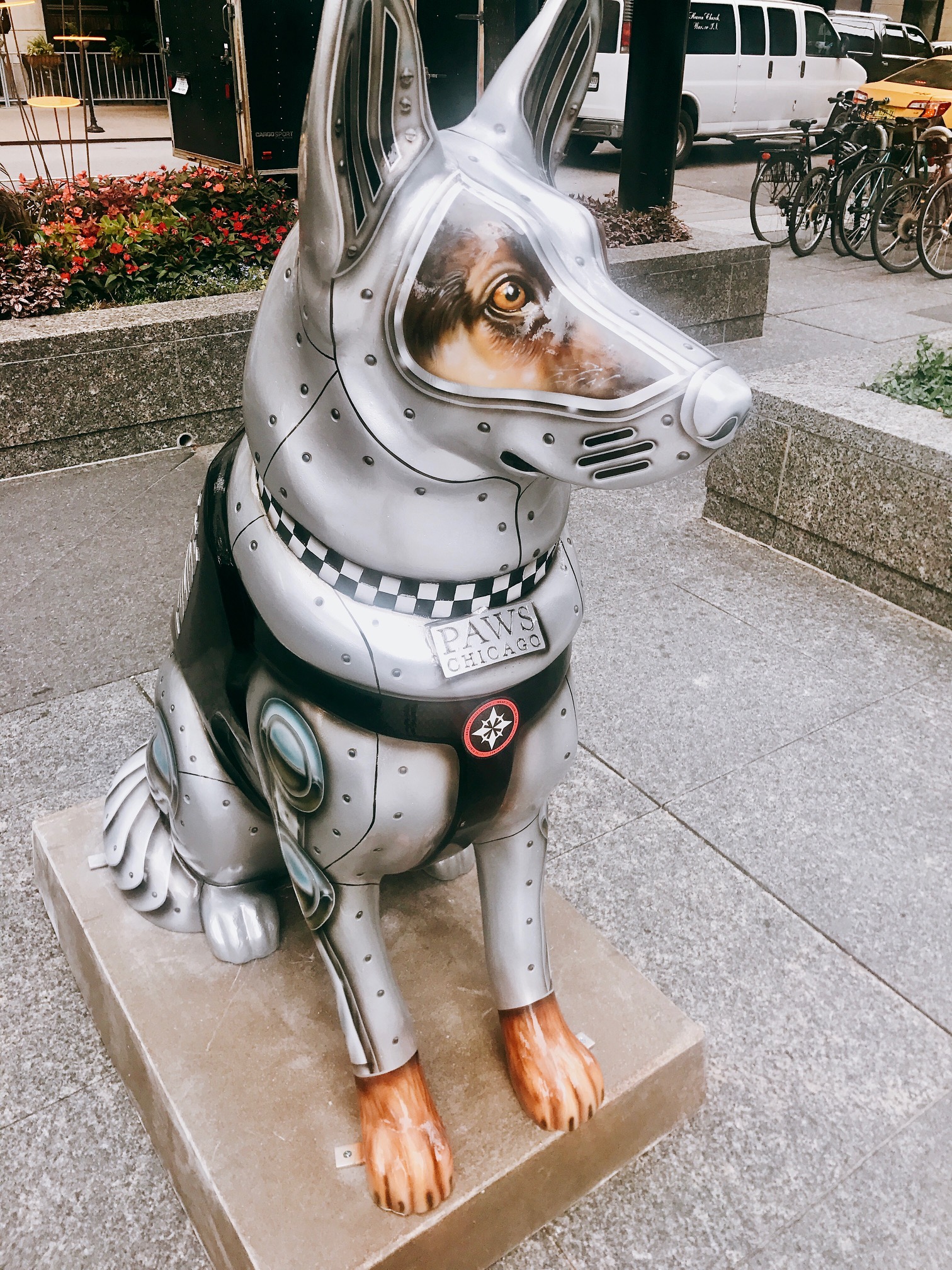 Decorated dog statue from the scheme ChicagoK9s (The Magnificent Mile Association)