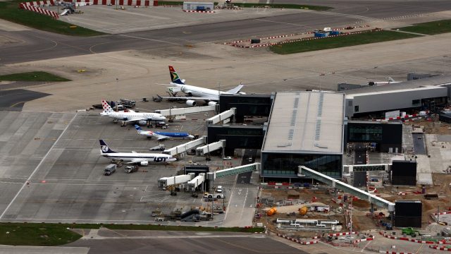 Heathrow's landing fees are likely to be frozen despite the building of a third runway