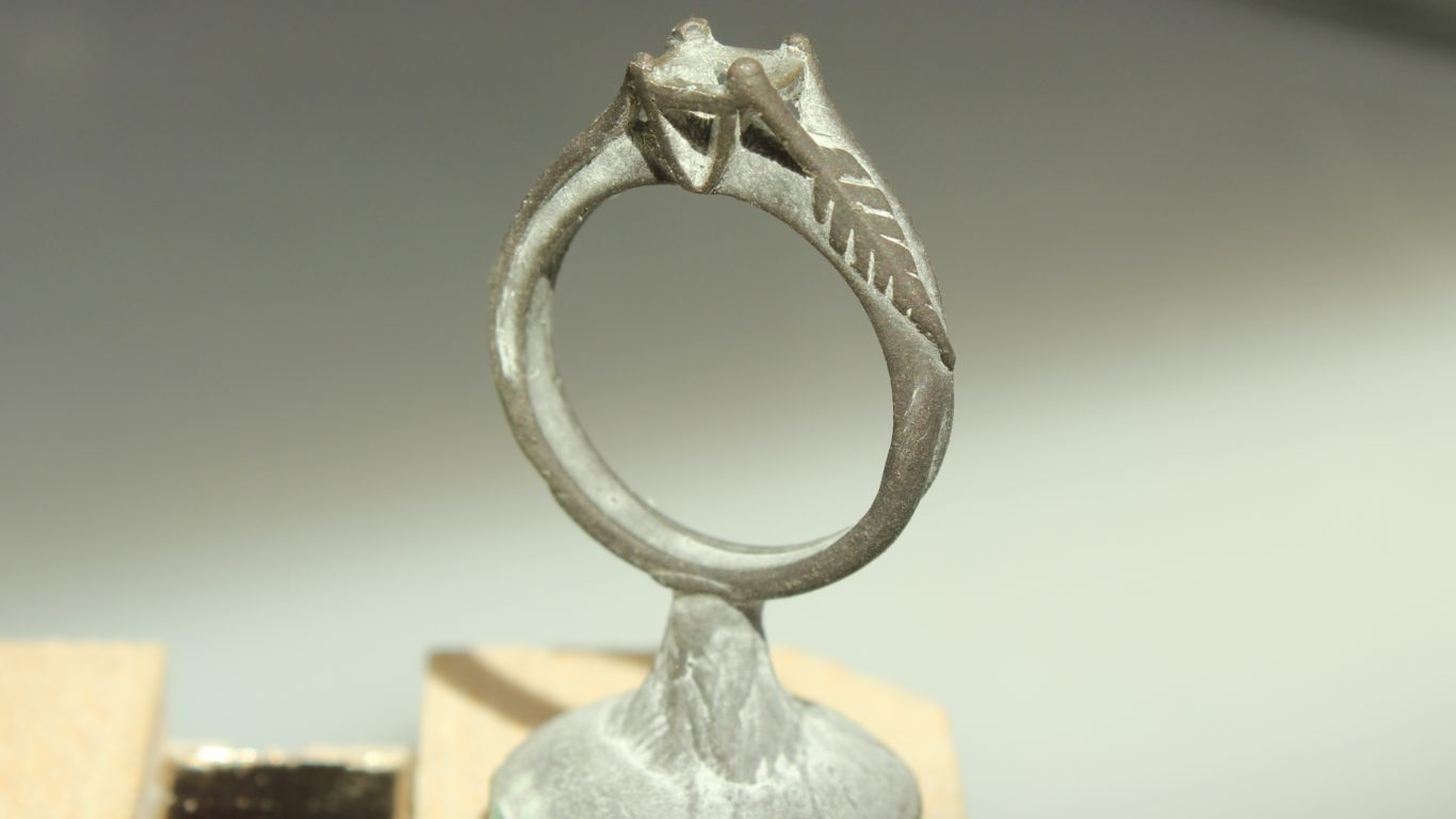 This guy made his fiancee’s engagement ring from scratch and it’ll give