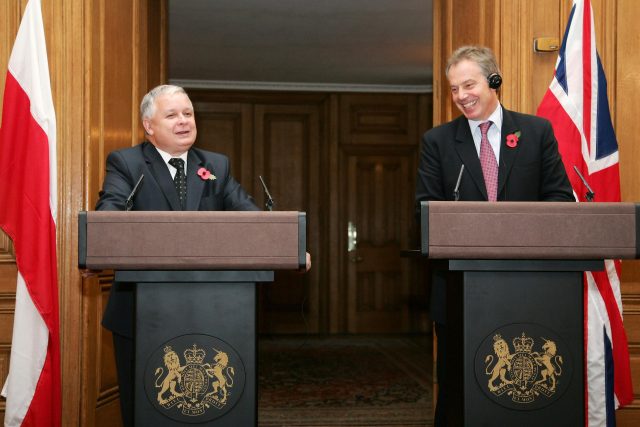 Lech Kaczynski at a press conference with Tony Blair