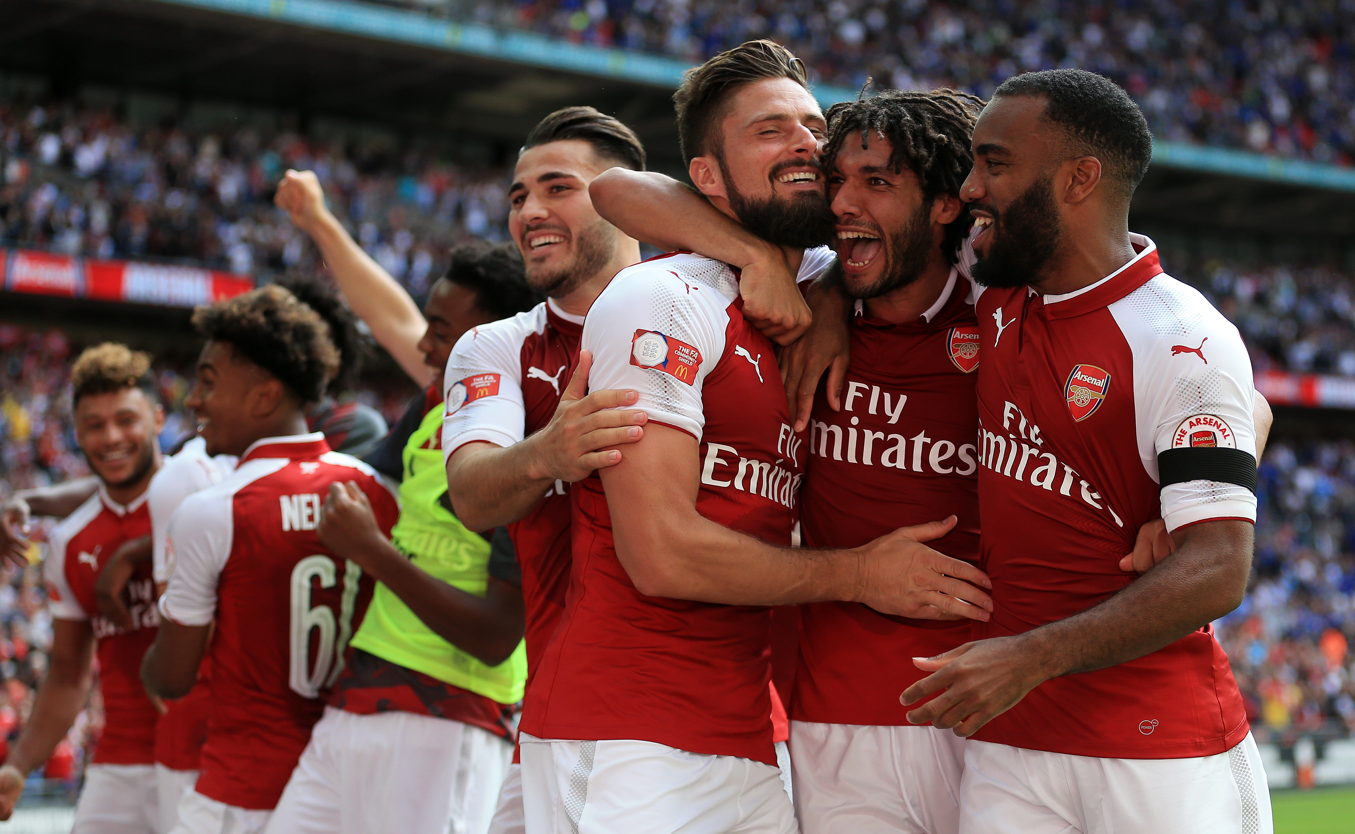 Arsenal's Olivier Giroud (centre) celebrates after scoring the winning penalty to win the Community Shield at Wembley