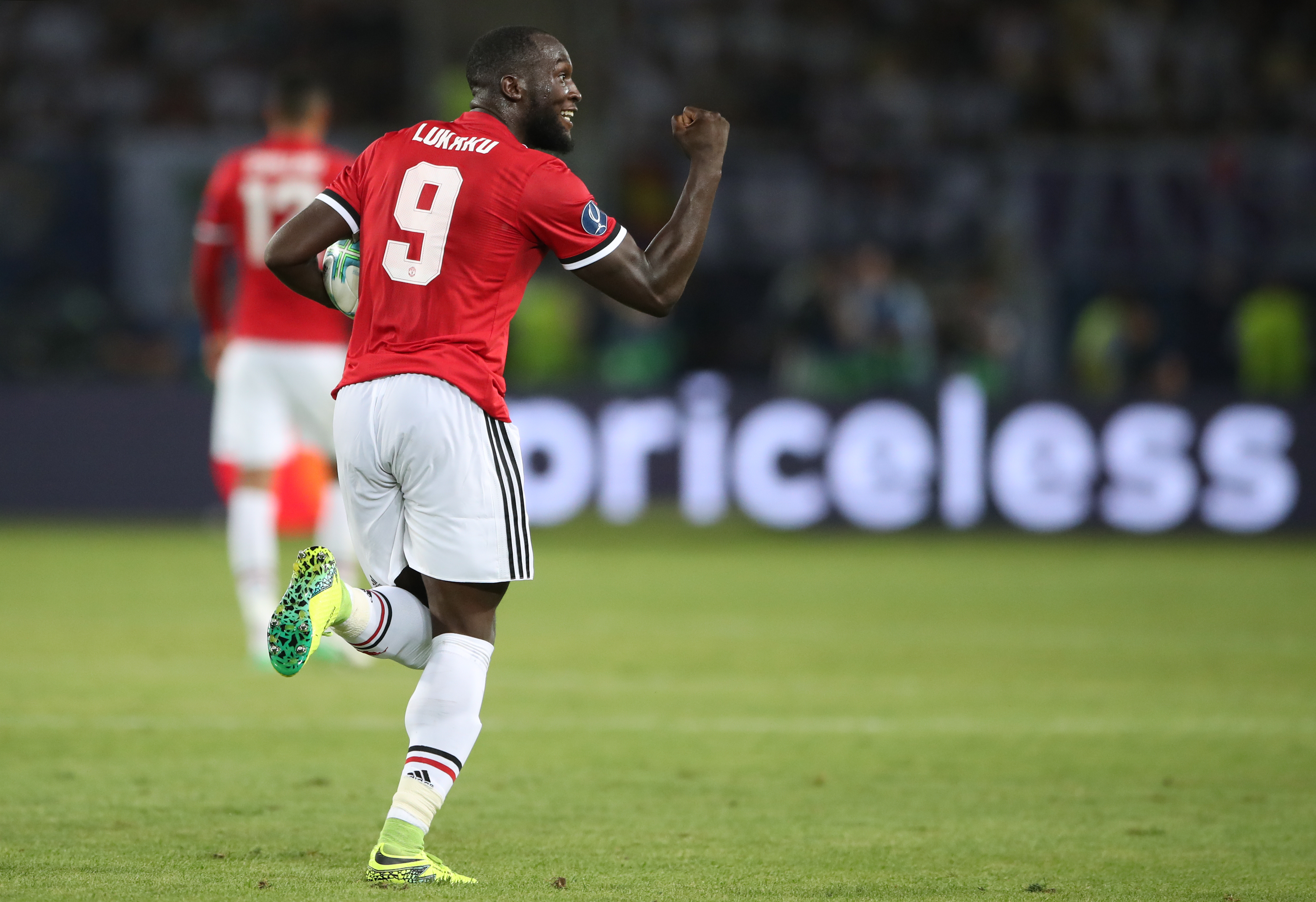 Manchester United's Romelu Lukaku celebrates scoring his side's first goal of the game