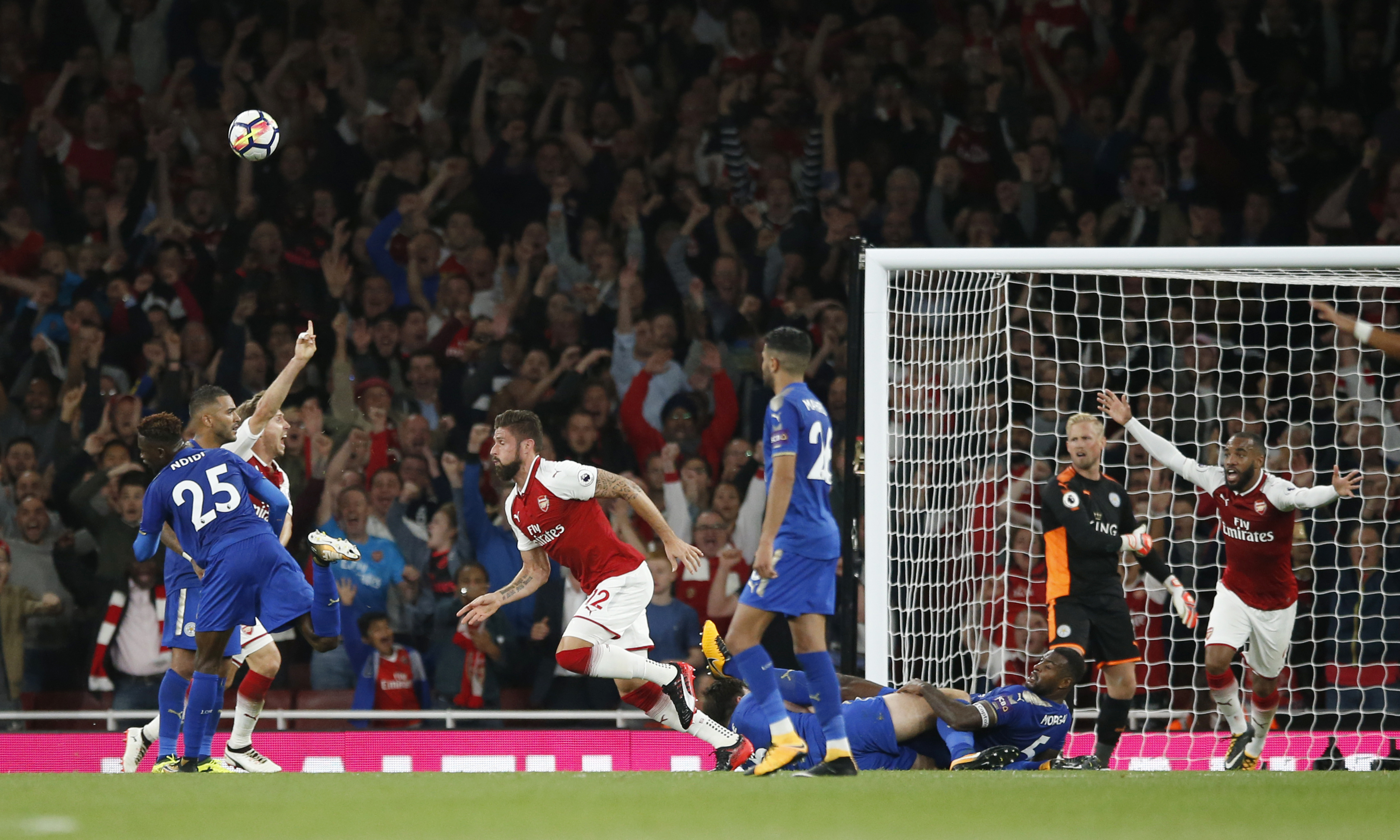 Olivier Giroud scores the fourth goal for Arsenal