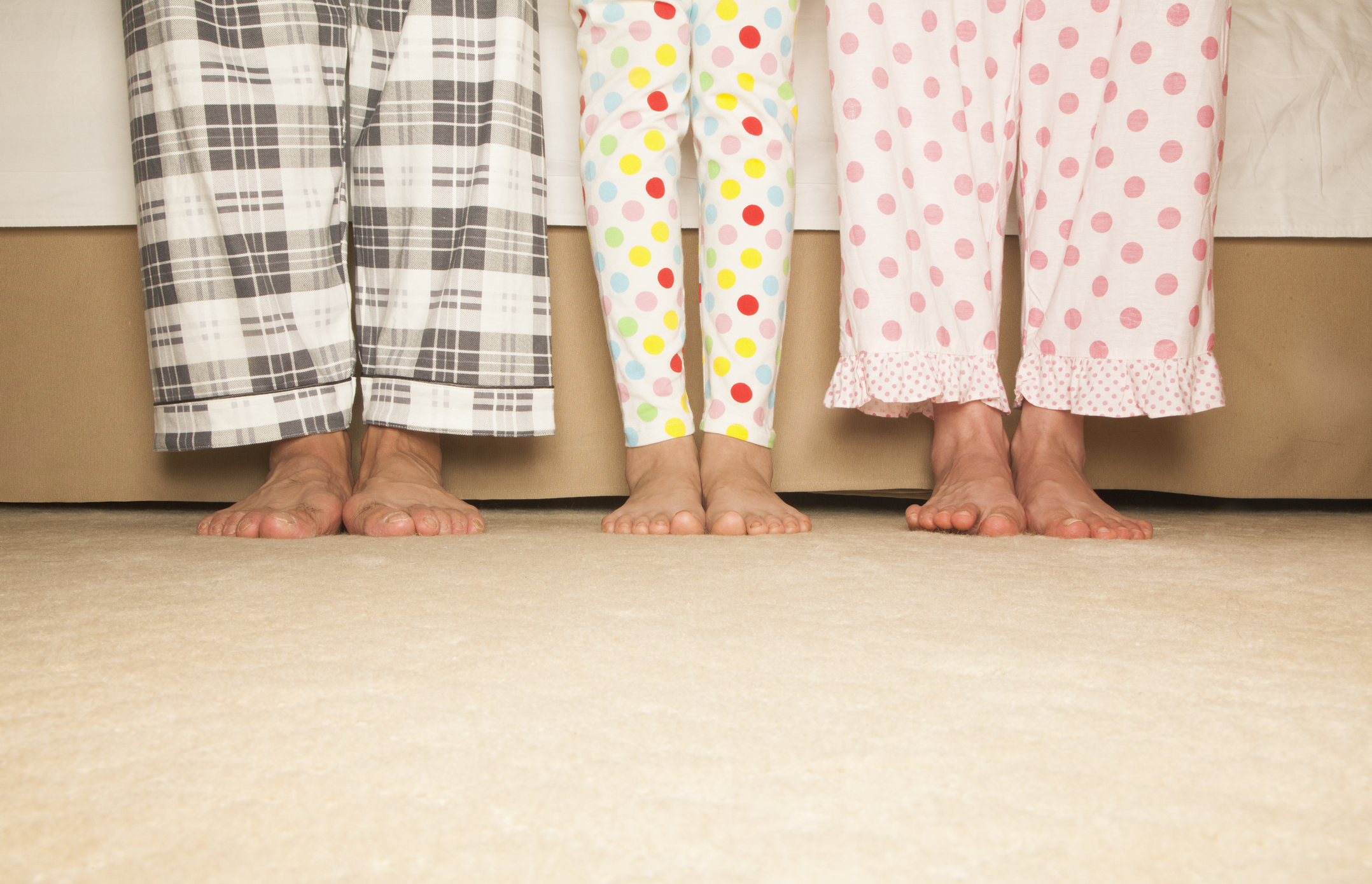 Three people wearing pyjamas (XiXinXing/Getty images)