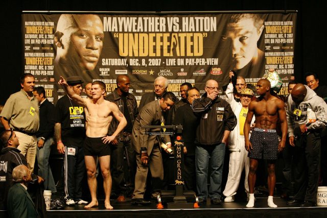 Ricky Hatton and Floyd Mayweather weighing in ahead of their 2007 fight