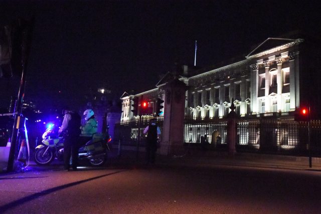 A police cordon outside Buckingham Palace