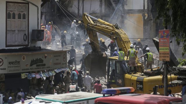 25 people are feared trapped in the debris in a congested area of Bhendi Bazaar