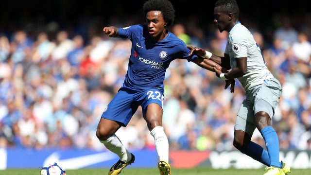 Manchester United made a late unsuccessful bid to bring Chelsea's Willian to Old Trafford