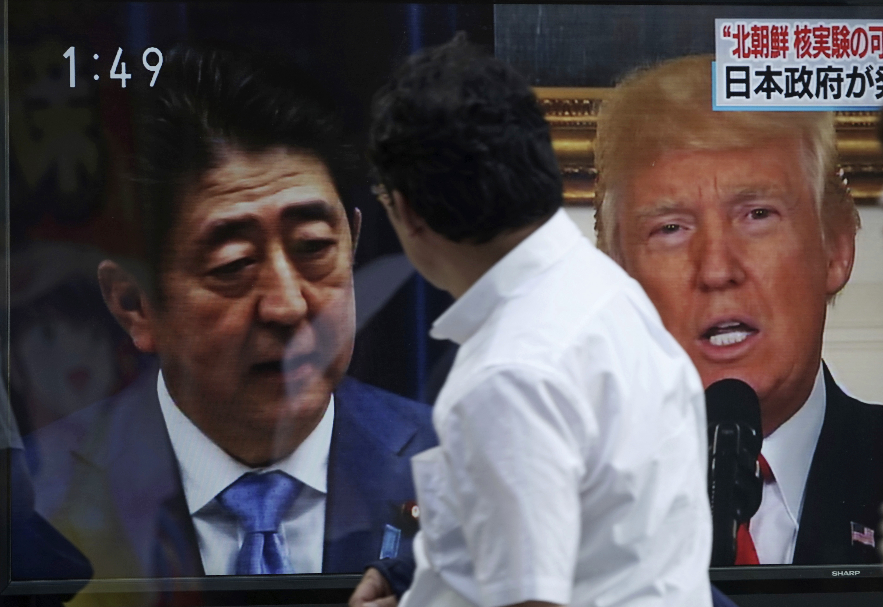 Donald Trump and Shinzo Abe on screens