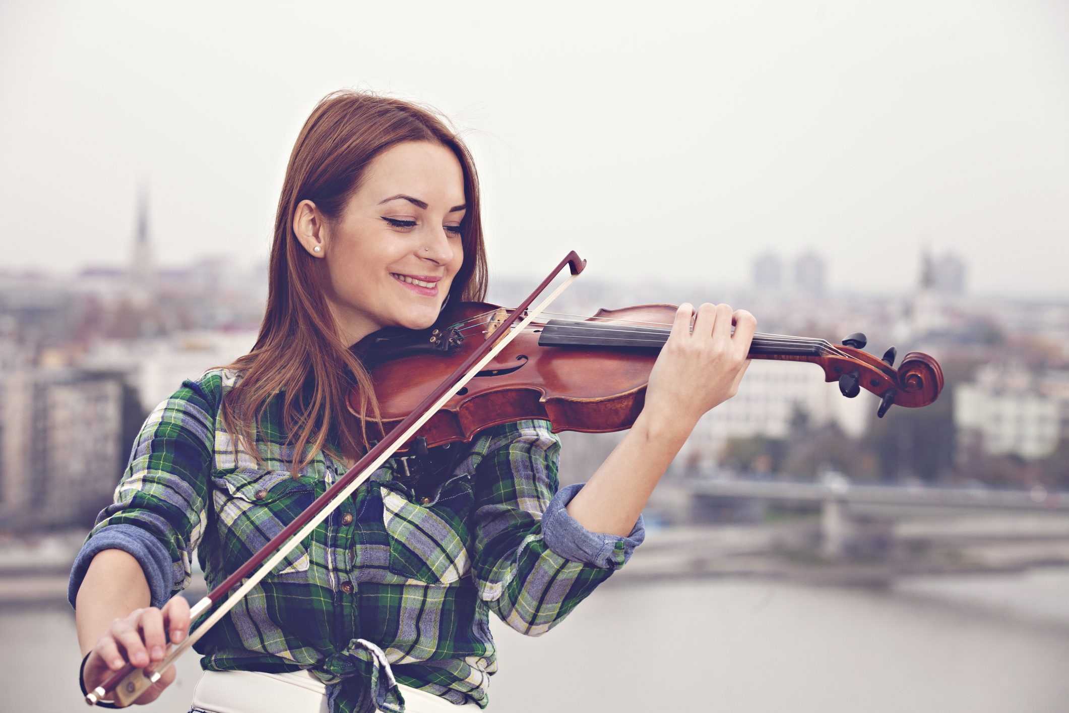 Woman playing violin outdoors (Thinkstock/PA)