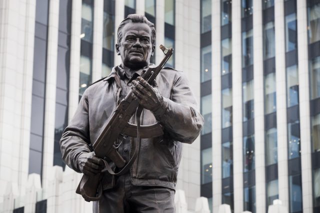 A monument to Russian firearm designer Mikhail Kalashnikov has been unveiled in Moscow