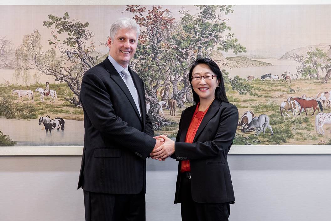 Googls's Rick Osterloh and HTC's Cher Wang