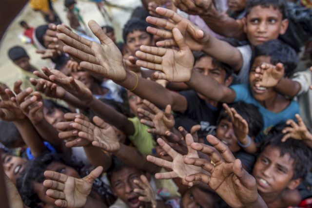 Rohingya Muslim children who crossed over from Burma into Bangladesh