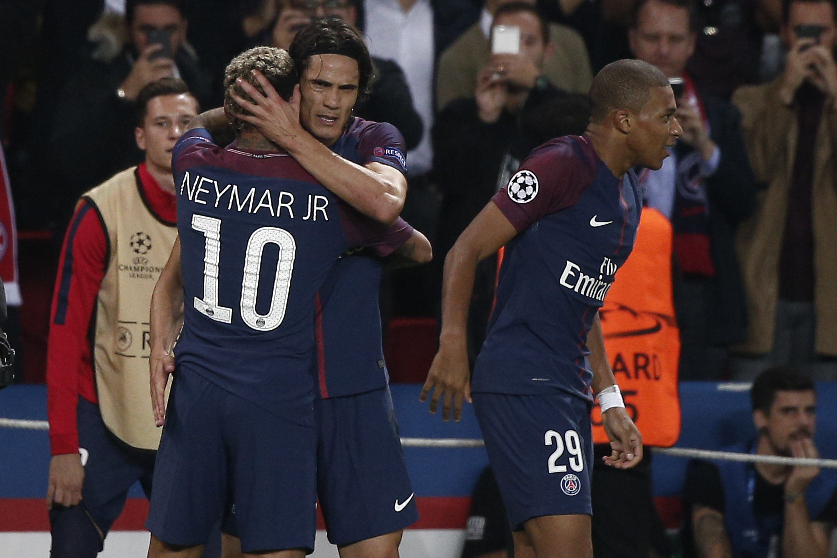 Neymar and Edinson Cavani during a Champions League game