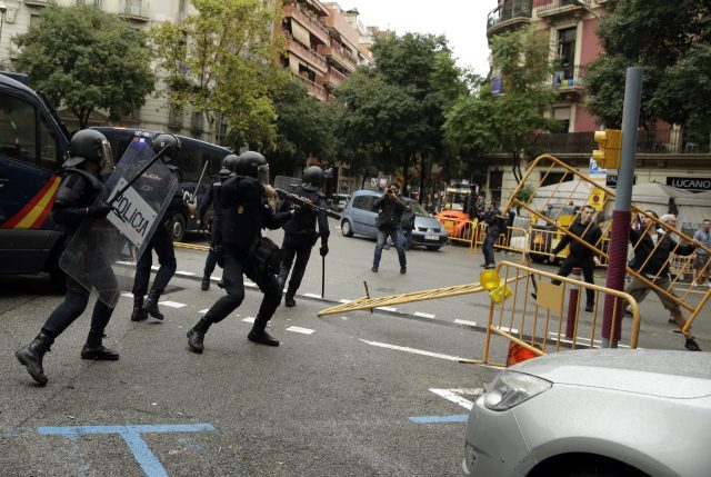 Spanish National Police clash with protesters