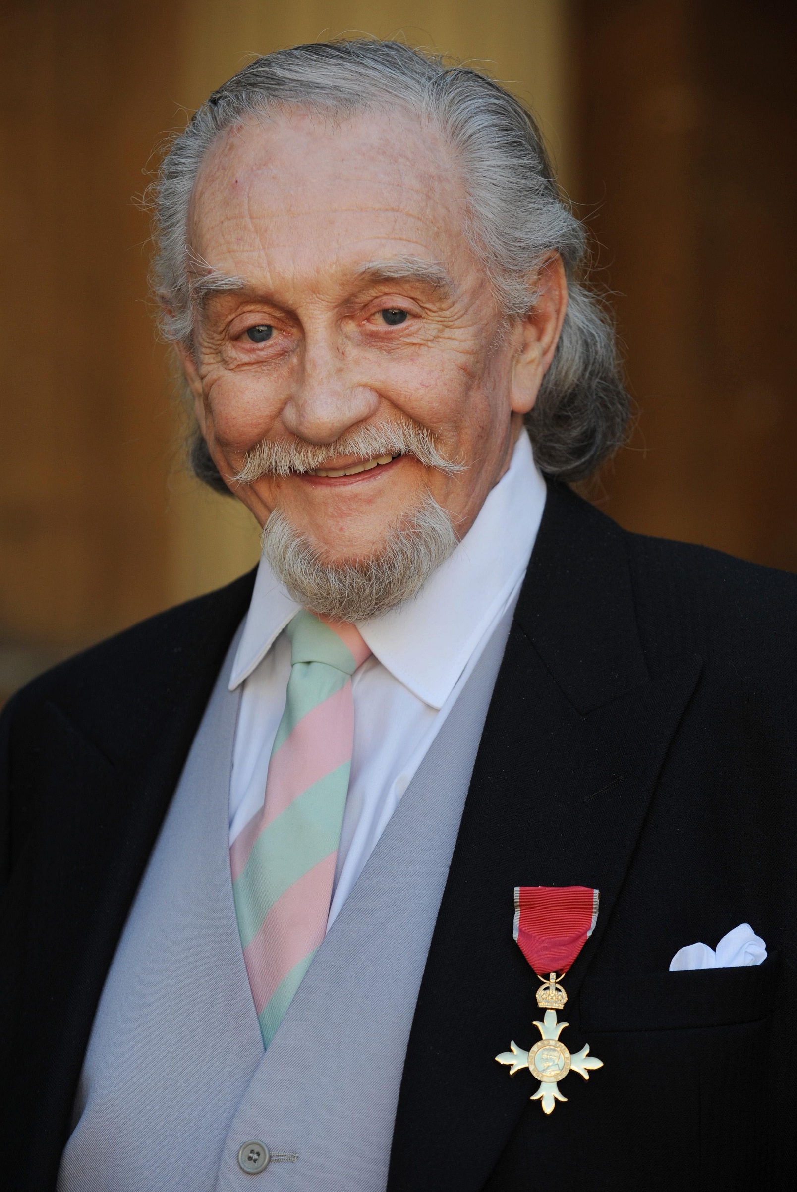 Roy Dotrice 