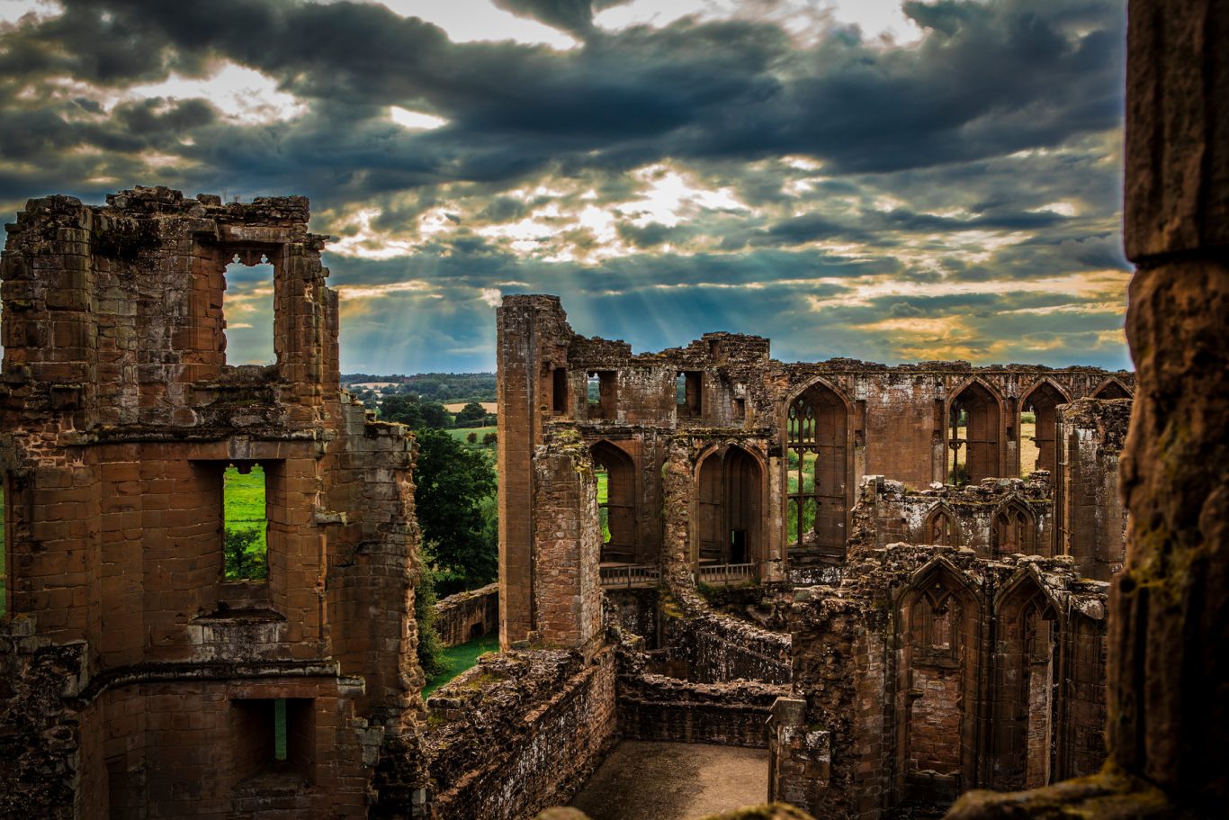 Castle ruins. Развалины замка Кенилворт картина. Руины Ruins. Англия древние руины. Красивые развалины.