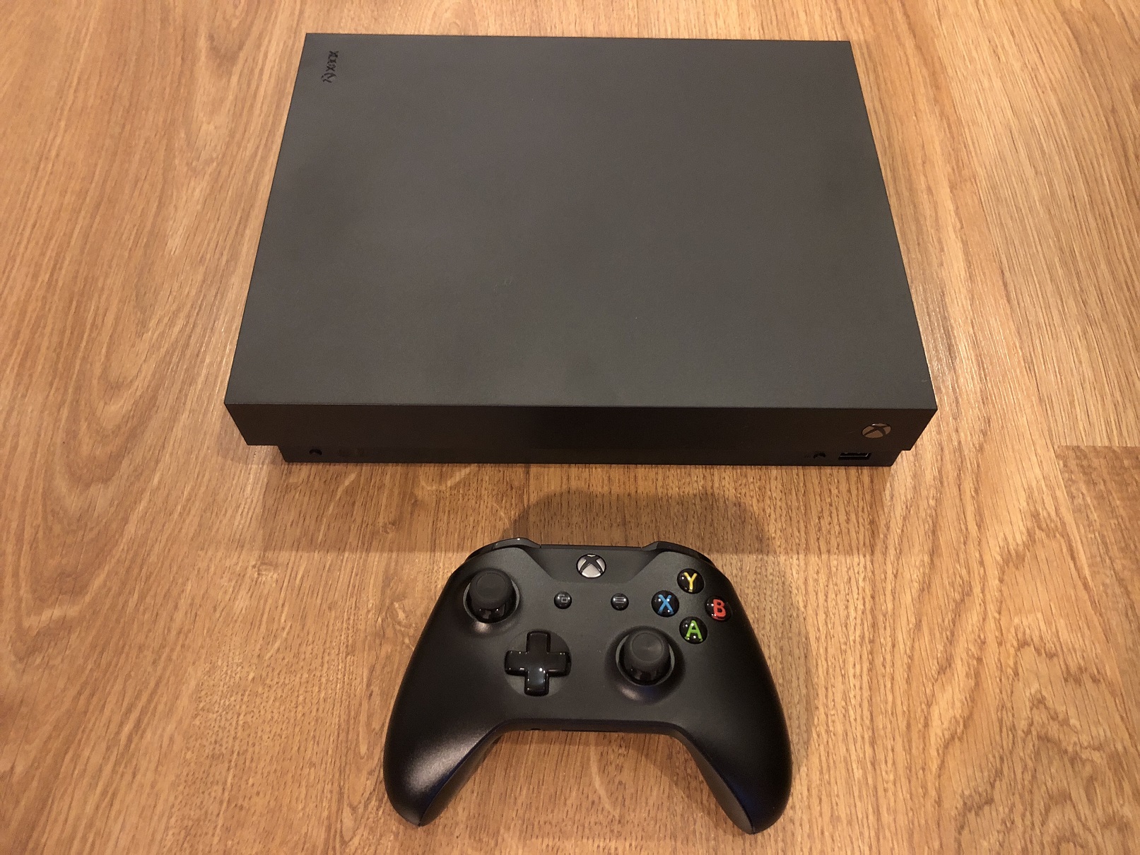 Xbox one x фото. Xbox one x1. Xbox one x 2 TB. Xbox x 1tb. Xbox one x черный 1tb.