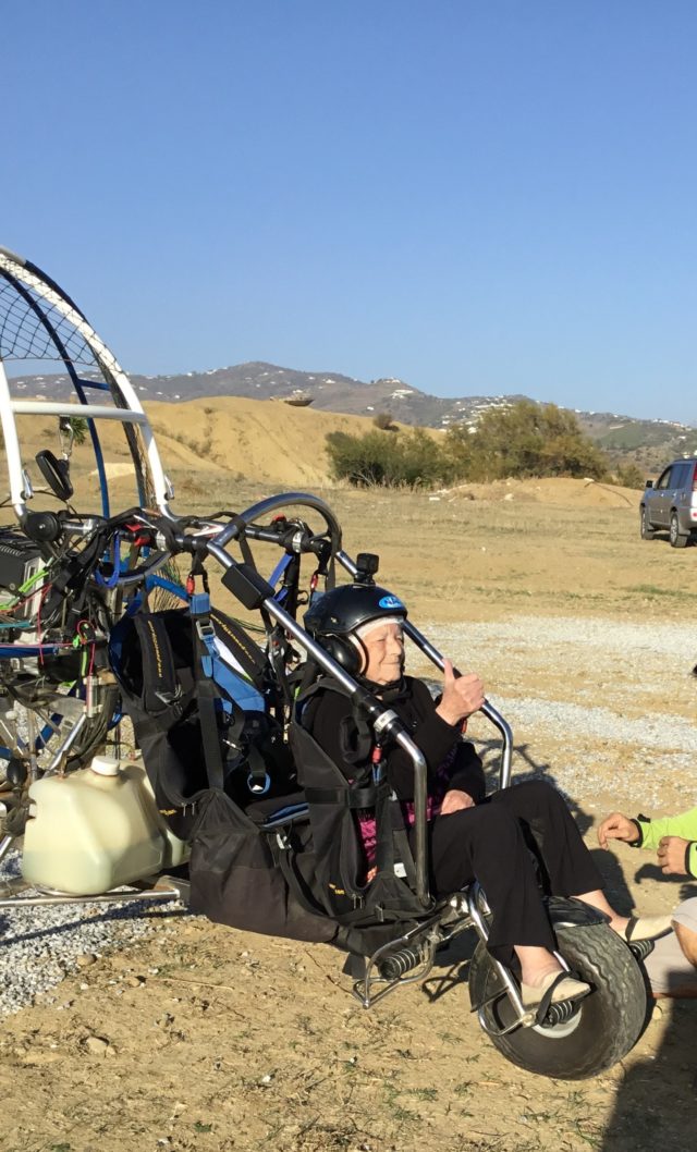 Connie Smith paragliding