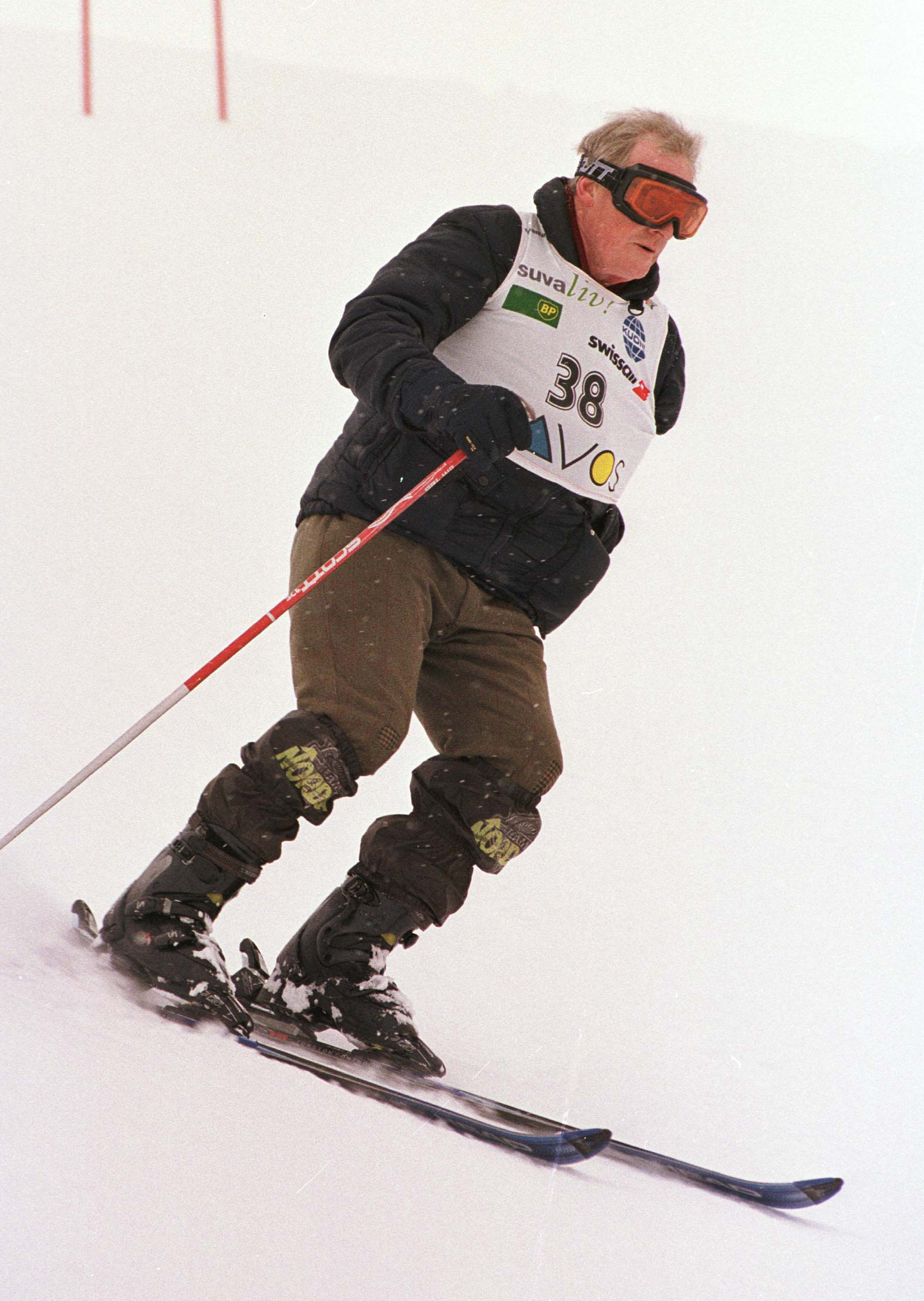 Former Defence Minister, Tom King, taking part in the Parliamentary ski race in 1999 (John Stillwell/PA)