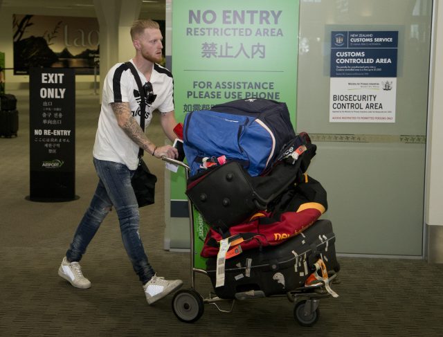Photo of Ben Stokes at Heathrow Airport sends cricket fans into meltdown