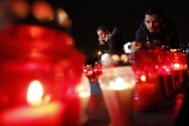 Bosnian Croat people light candles and pray for Slobodan Praljak in Mostar