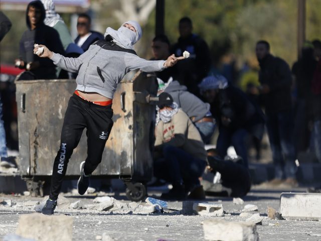 Clashes in the West Bank City of Nablus (Majdi Mohammed/A)