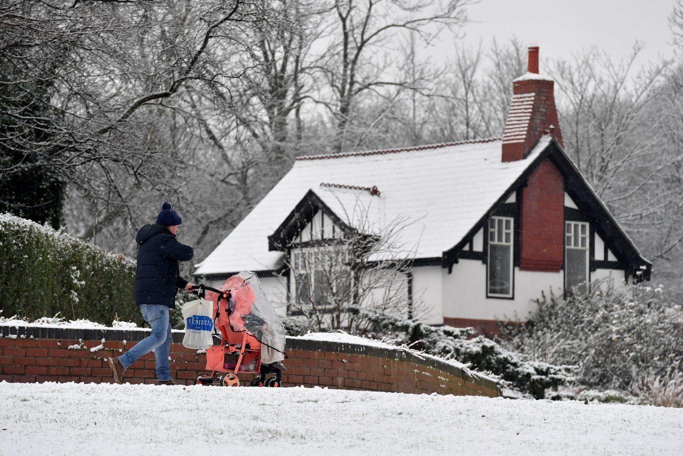 In pictures Winter weather cloaks parts of Britain in snow Guernsey