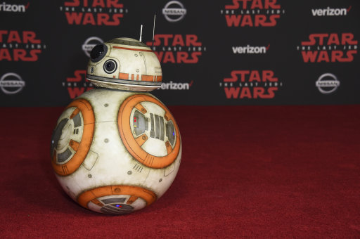 BB-8 arriving at the premiere